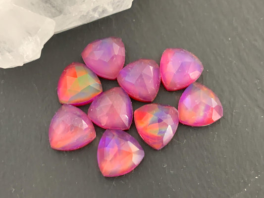 Faceted Aurora Opal trillion 10mm cabochon - Doublet cabochons
