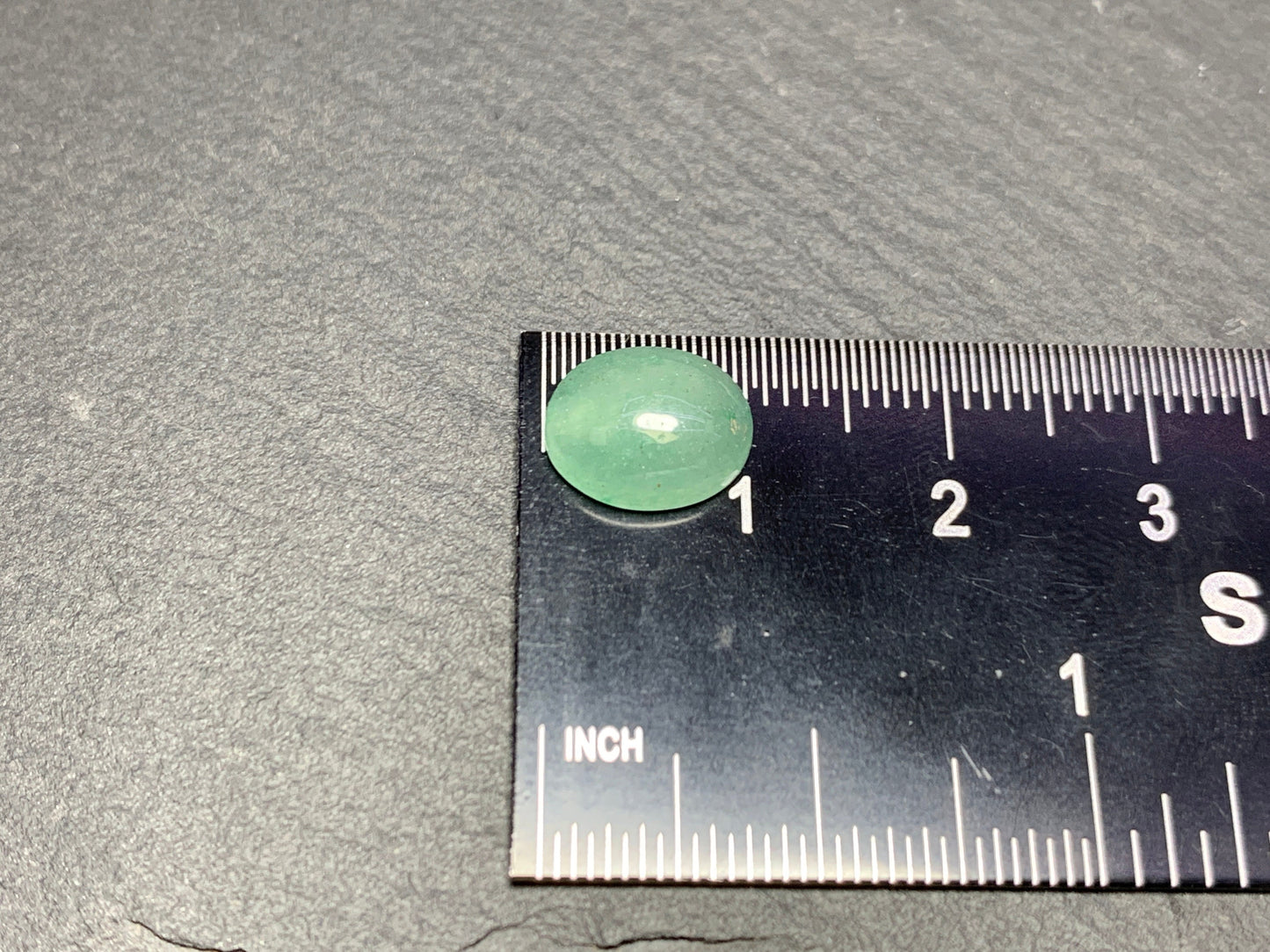 Green Aventurine oval 8x10mm cabochon - Calibrated cabochons