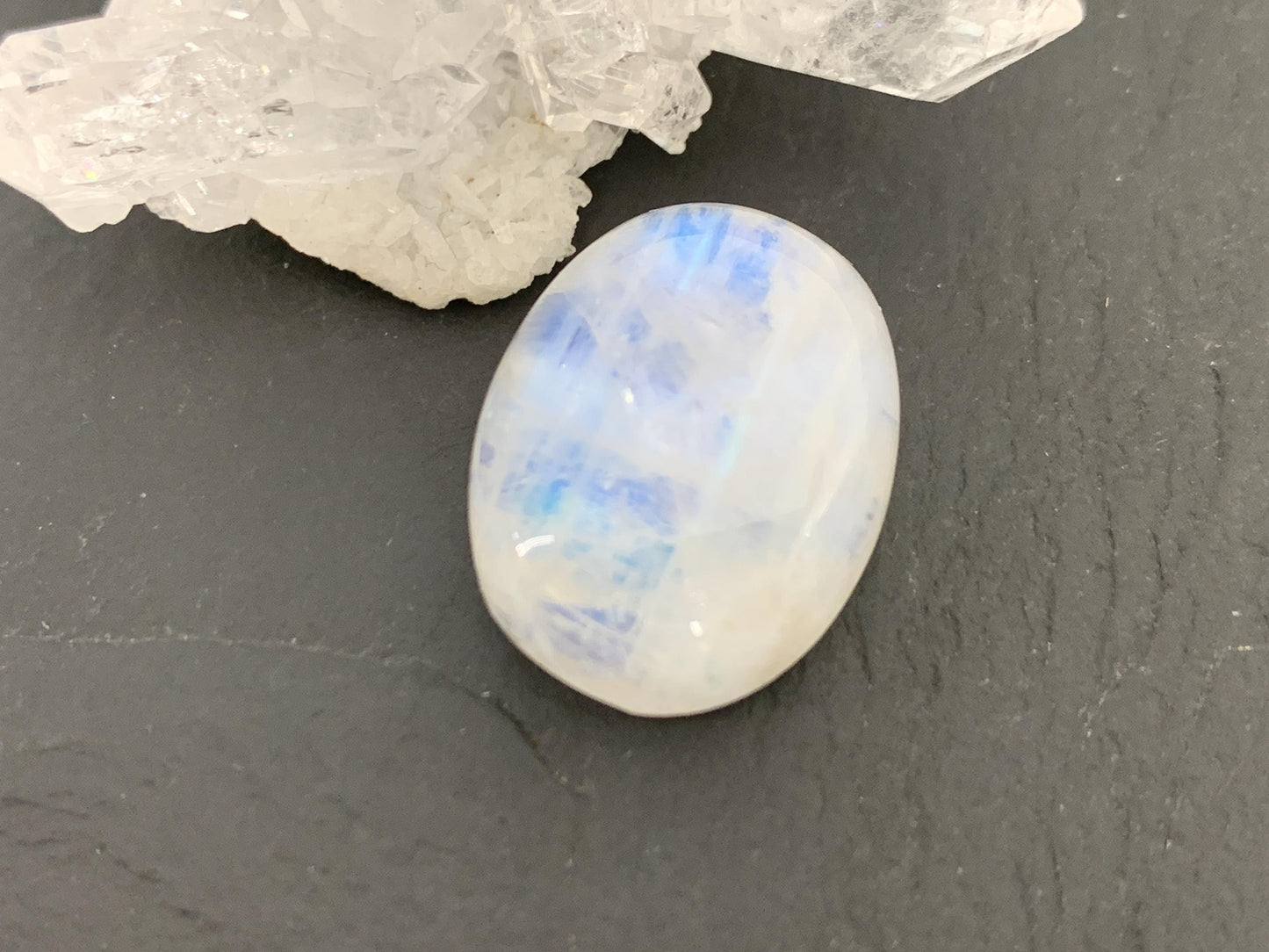 Rainbow Moonstone oval 21x16x9mm cabochon