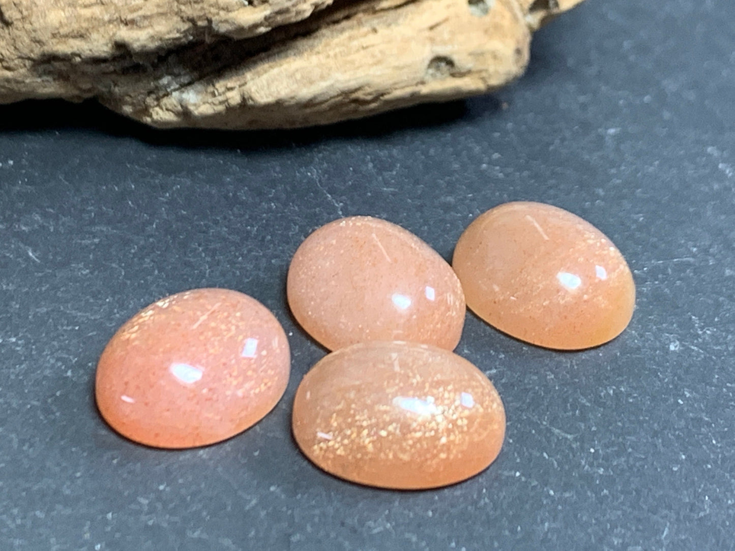 Goldsand Sunstone oval 10x12mm Cabochon - Calibrated cabochons
