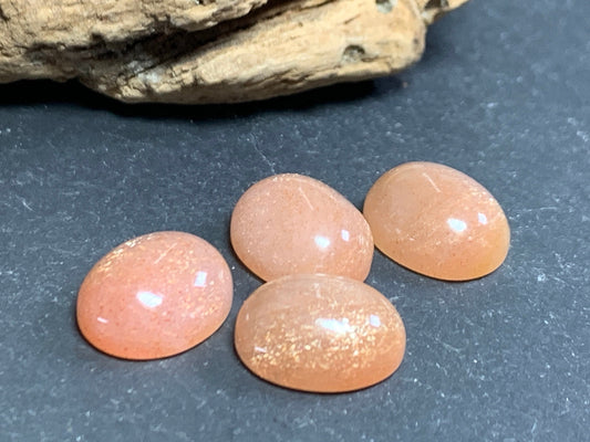 Goldsand Sunstone oval 10x12mm Cabochon - Calibrated cabochons