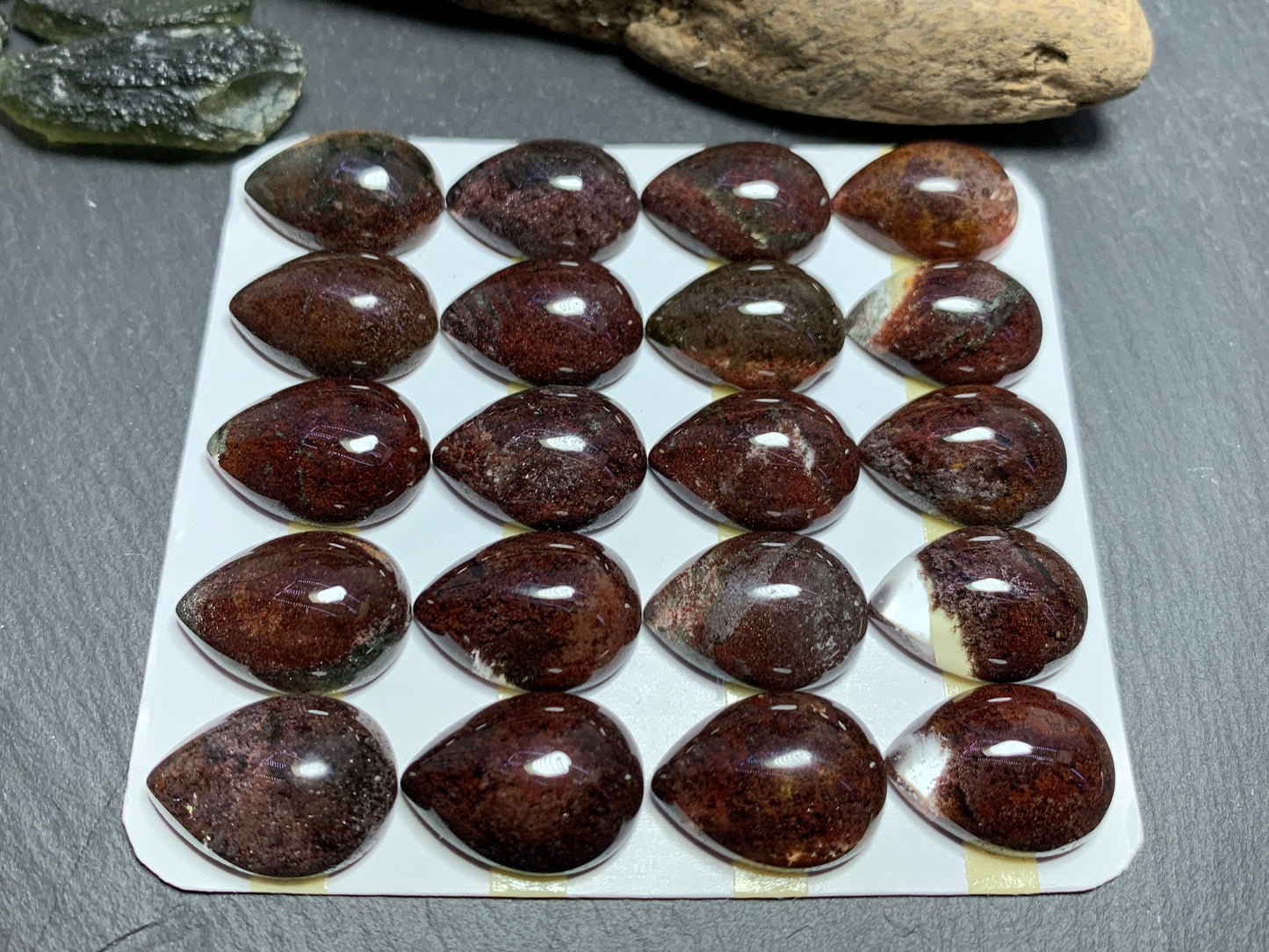Green Phantom Crystal pear 15x20mm cabochon - Calibrated cabochons