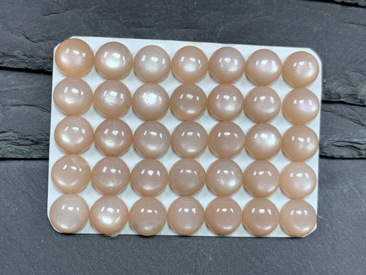 Peach Moonstone round 10mm cabochon - Calibrated cabochons