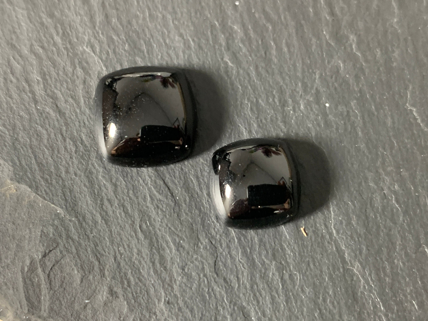 Black Spinel square cushion 12mm, 14mm cabochon - Calibrated cabochons