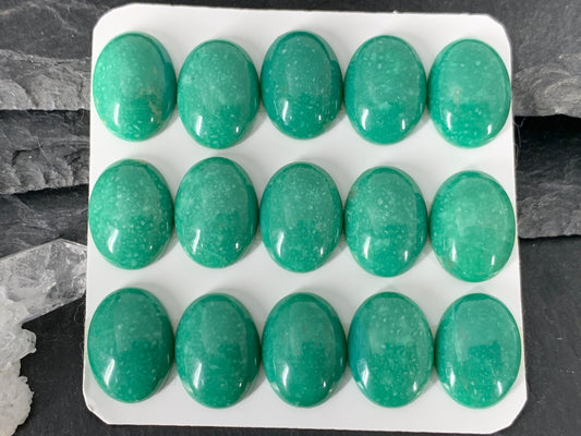 Nevada Turquoise oval 12x16mm cabochon - Calibrated cabochons