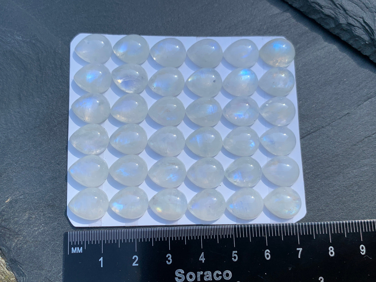 Rainbow Moonstone pear 10x12mm cabochon - Calibrated cabochons