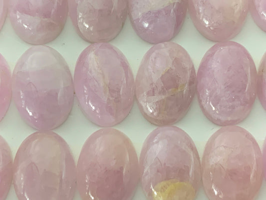 Kunzite oval 10x14mm cabochon - Calibrated cabochons