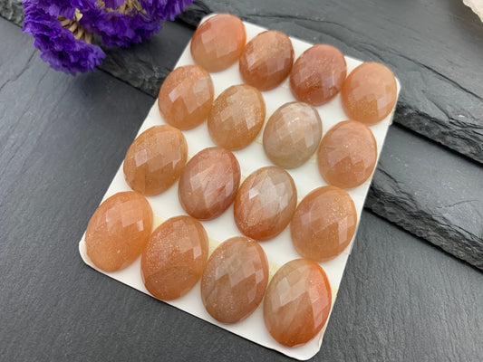 Faceted Goldsand Sunstone oval 15x20mm cabochon