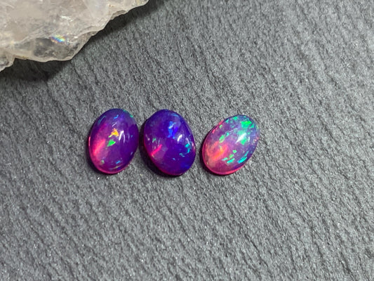 Ethiopian Opal oval 5x7mm cabochon - Natural Opal smoked to purple color
