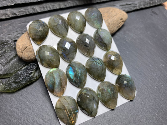 Faceted Labradorite pear 15x20mm cabochon - Calibrated Cabochons