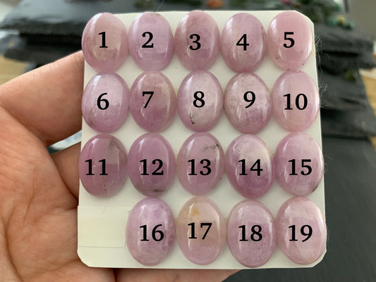 Kunzite oval 12x16mm cabochon - Calibrated Cabochons