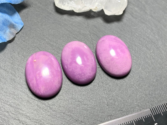 Phosphosiderite 18x25mm cabochon - Calibrated cabochons