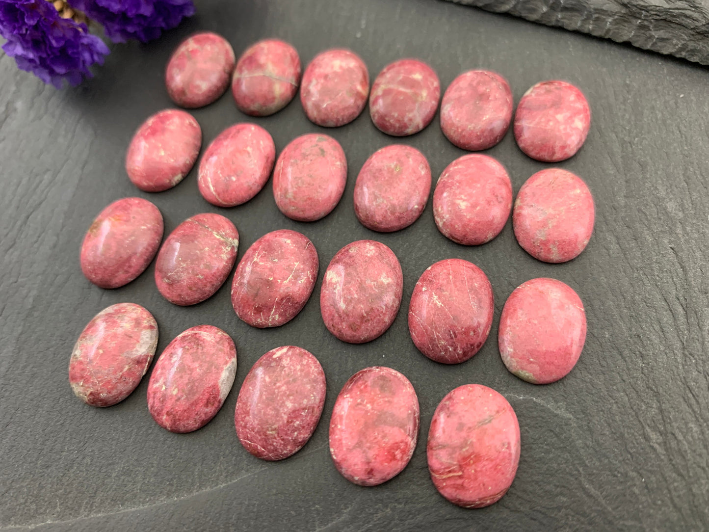 Thulite (Rosaline Zoisite) oval 12x16mm cabochon