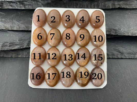 Gold Sunstone oval 12x16mm cabochon - Calibrated cabochons