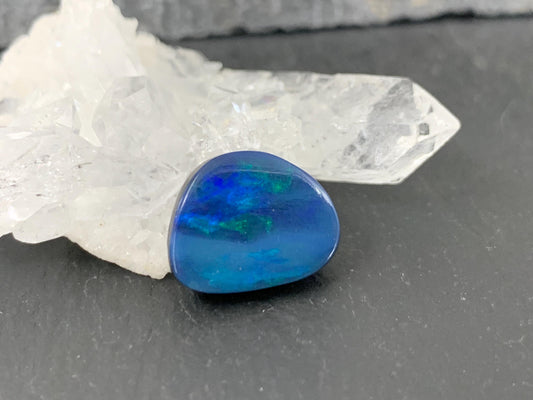 Australian Opal doublet 11x13x4mm cabochon
