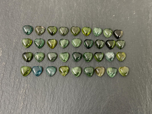 Green Tourmaline heart 5mm cabochon - Calibrated cabochons