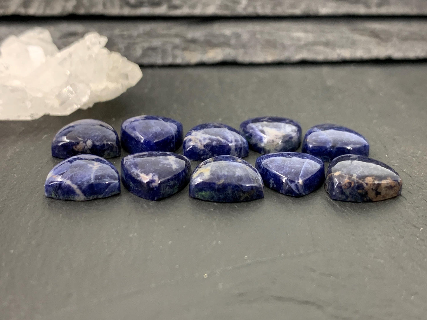 Sodalite trillion 12mm cabochon