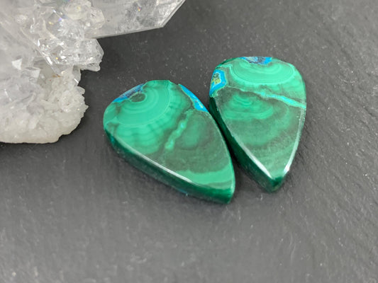 Malachite pear 12x19x5mm cabochon pair
