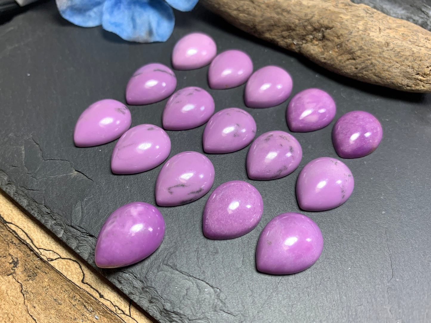 Phosphosiderite pear 15x20mm Cabochon - Calibrated cabochons