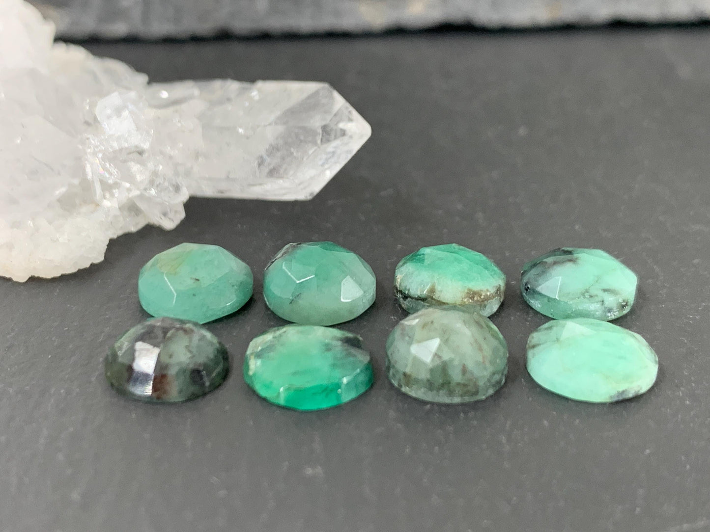 Rose cut Emerald round 8mm cabochon.