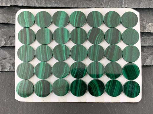 Flat Malachite round 10mm cabochon - Calibrated Cabochons