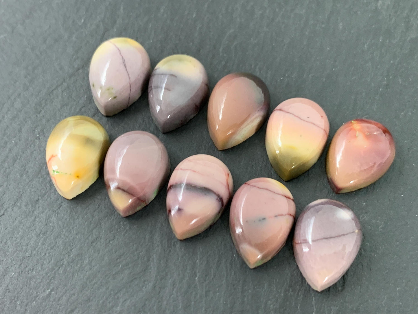 Mookaite Jasper pear 10x14mm cabochon