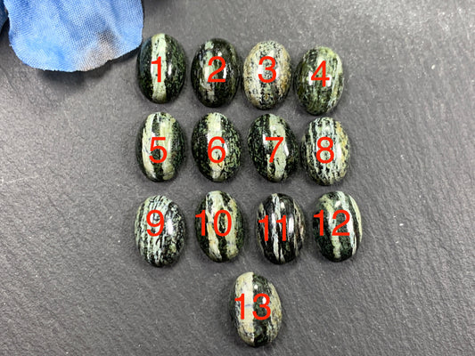 Green Zebra Jasper oval 10x14mm cabochon - Calibrated cabochons