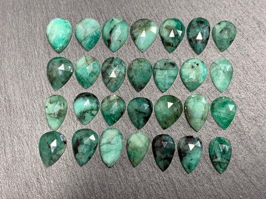 Emerald Faceted pear 12-14mm cabochon